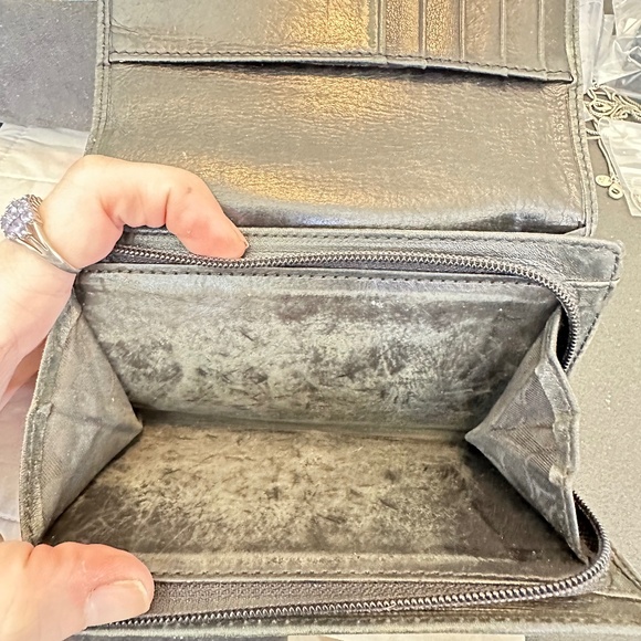 Coach wallet. Black leather. Credit card slots, 3 inside pockets 1 zipper pocket - Picture 16 of 16